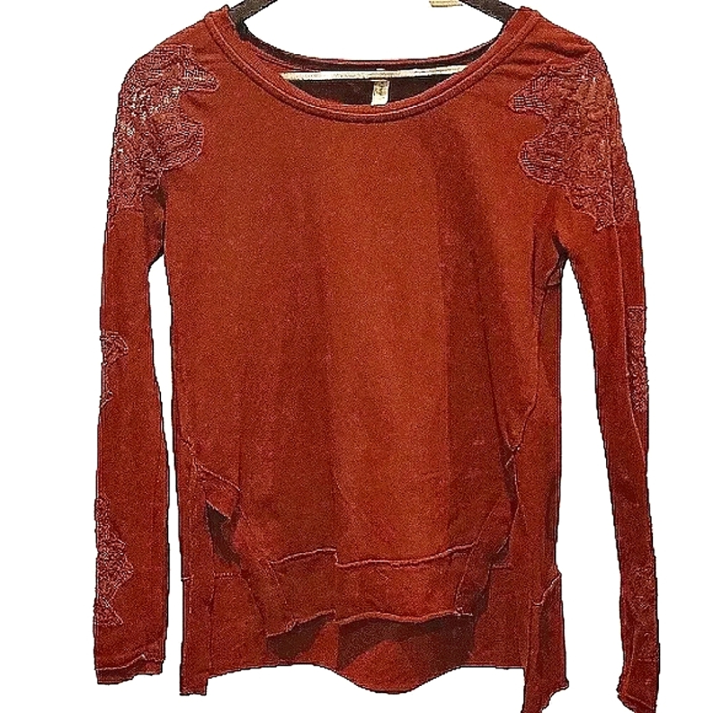NWOT Free People longseeve rust colored top with lace at shoulders Size XS